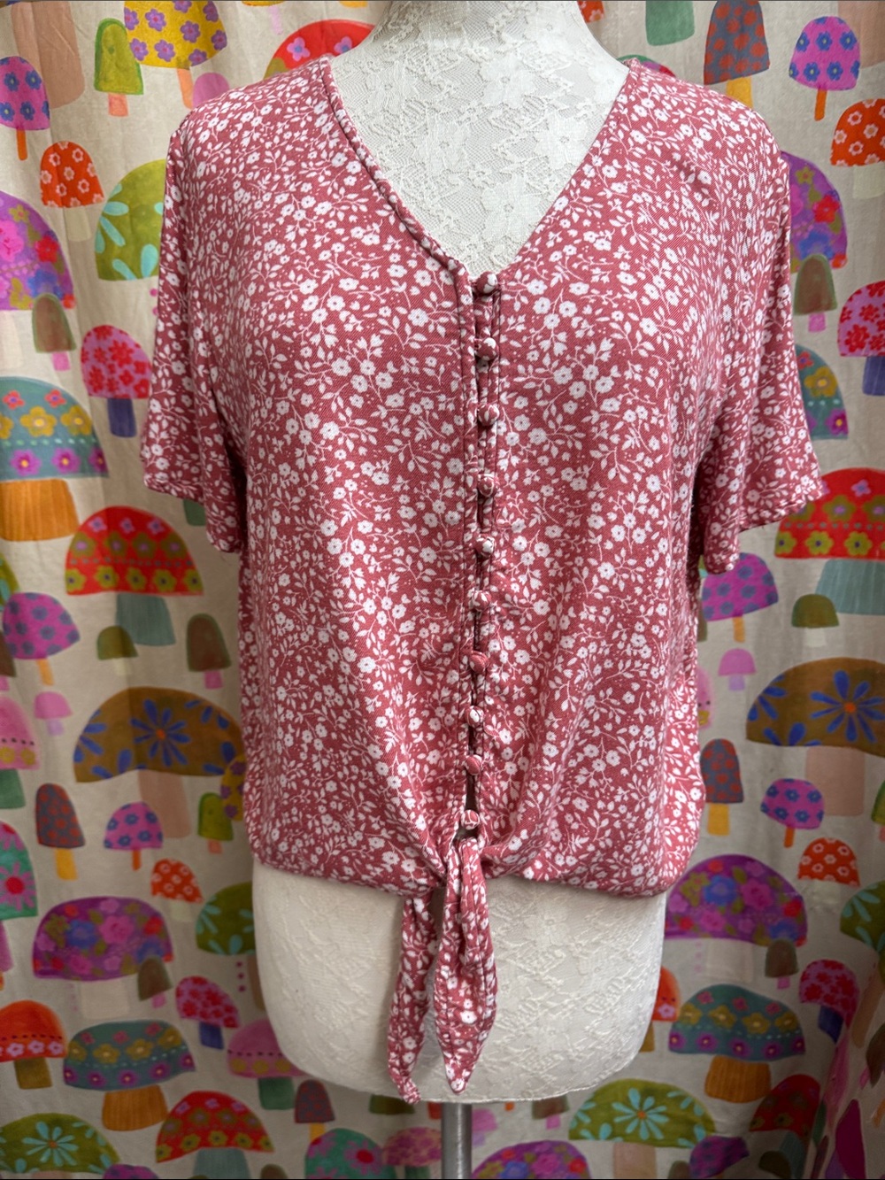 Dip S/S Floral Tie Front Blouse. Small
